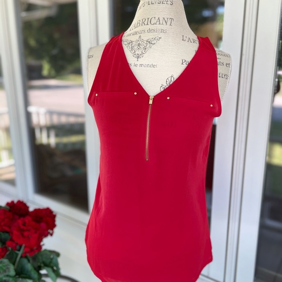 New Women’s Express Sleeveless Blouse - Picture 2 of 5